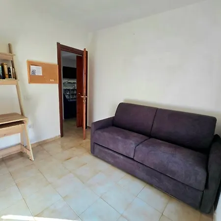Stylish With Patio 4 Min Walk To The