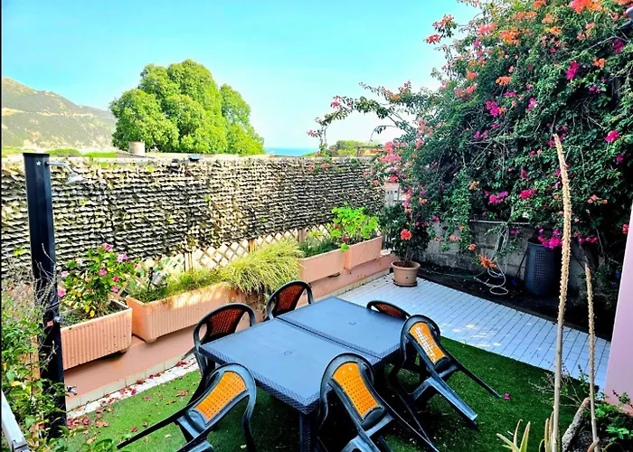 Appartement Stylish With Patio 4 Min Walk To The *