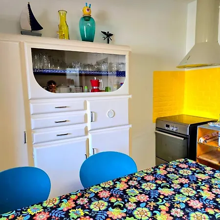 Stylish With Patio 4 Min Walk To The Appartamento Solanas (Cagliari)