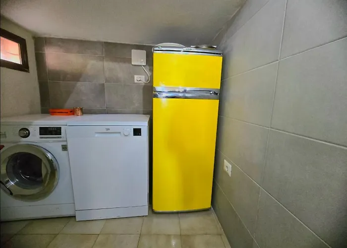 公寓 Stylish With Patio 4 Min Walk To The