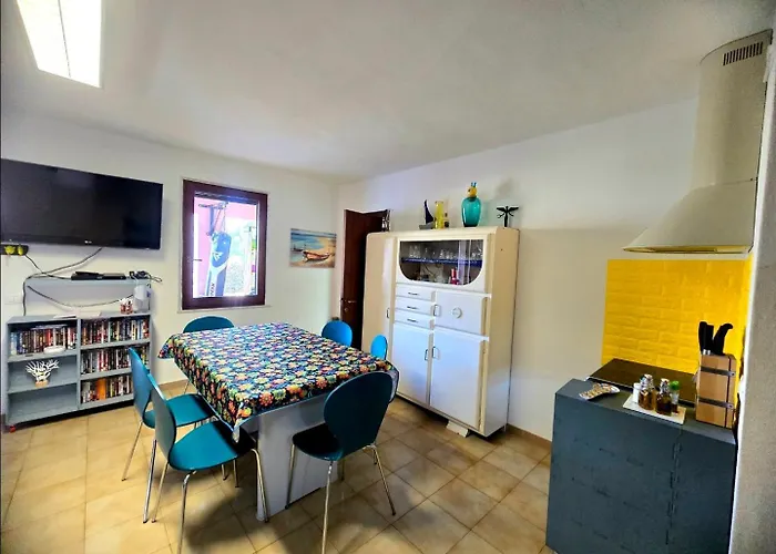 Apartment Stylish With Patio 4 Min Walk To The