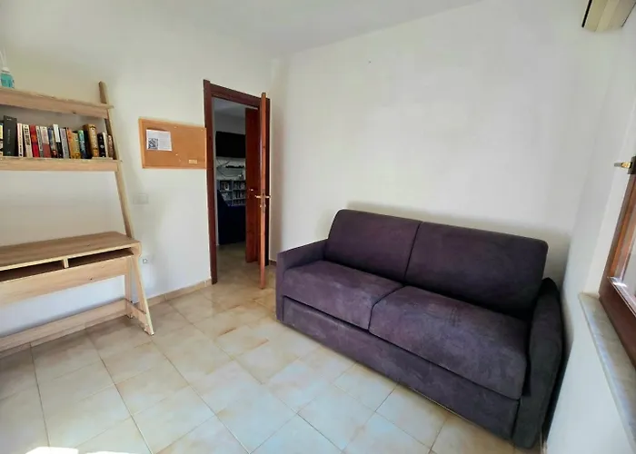 Stylish With Patio 4 Min Walk To The